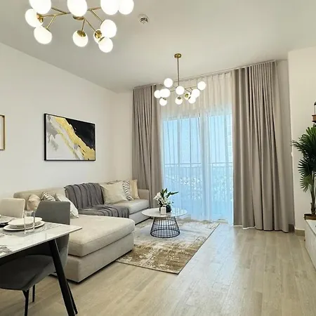 Elegant 2Br Luxury Apartment